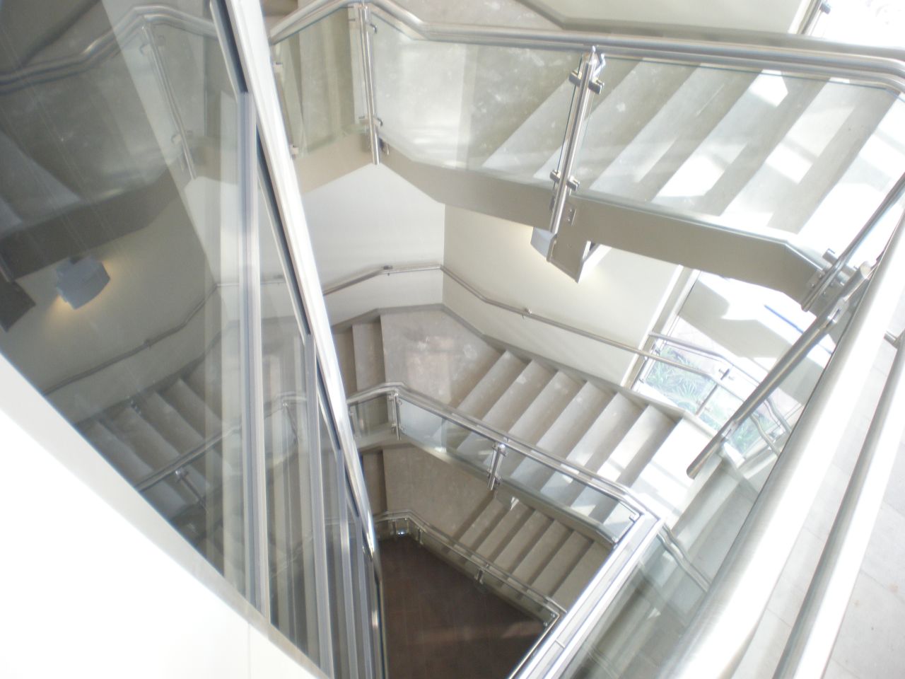 Cable railing installation at 20 Waterway